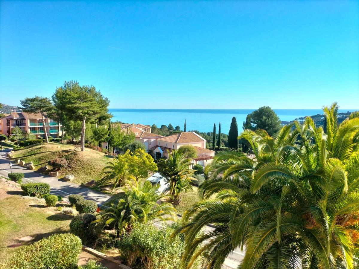 Superbe Appartement Avec Vue Mer Et Piscine Saint-Raphaël Exteriör bild