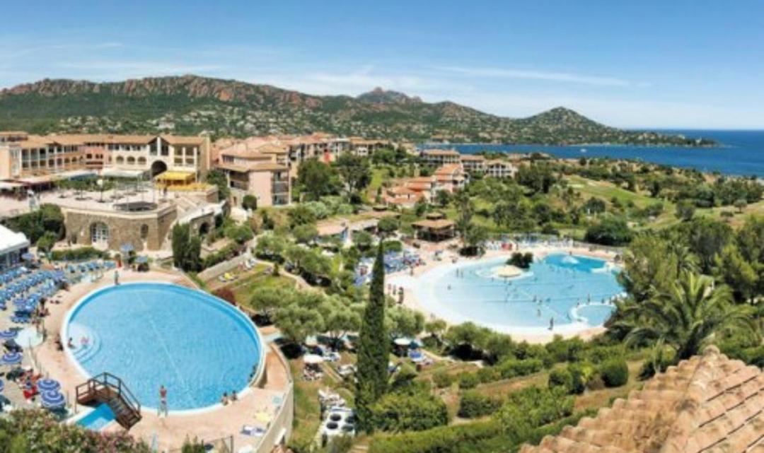 Superbe Appartement Avec Vue Mer Et Piscine Saint-Raphaël Exteriör bild